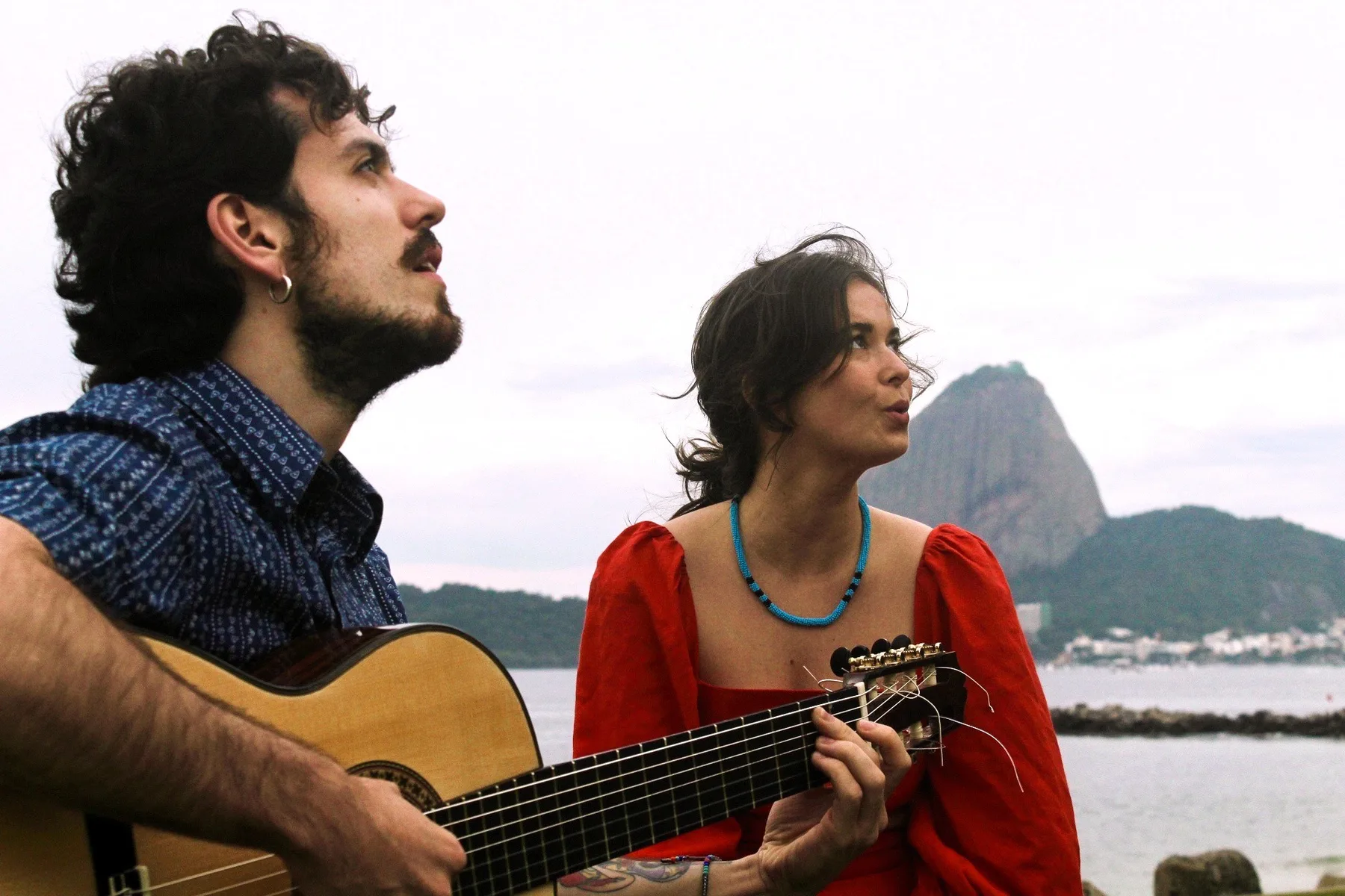 Igor Lazier accompanying singer Júlia Nali